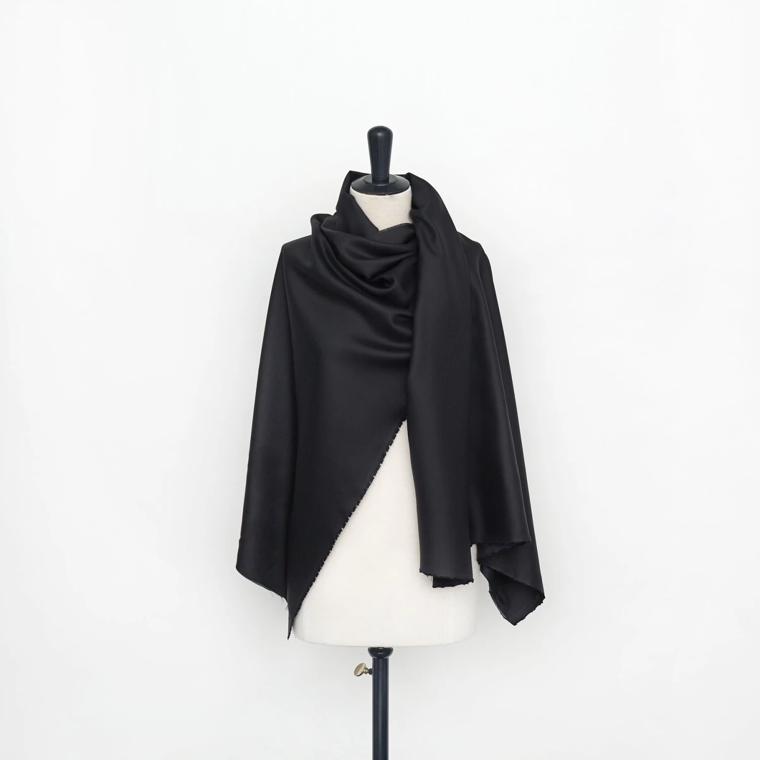 T22Z03907 | Lustre Fluid Twill 4 T22Z03907 | Lustre Fluid Twill - Image 2