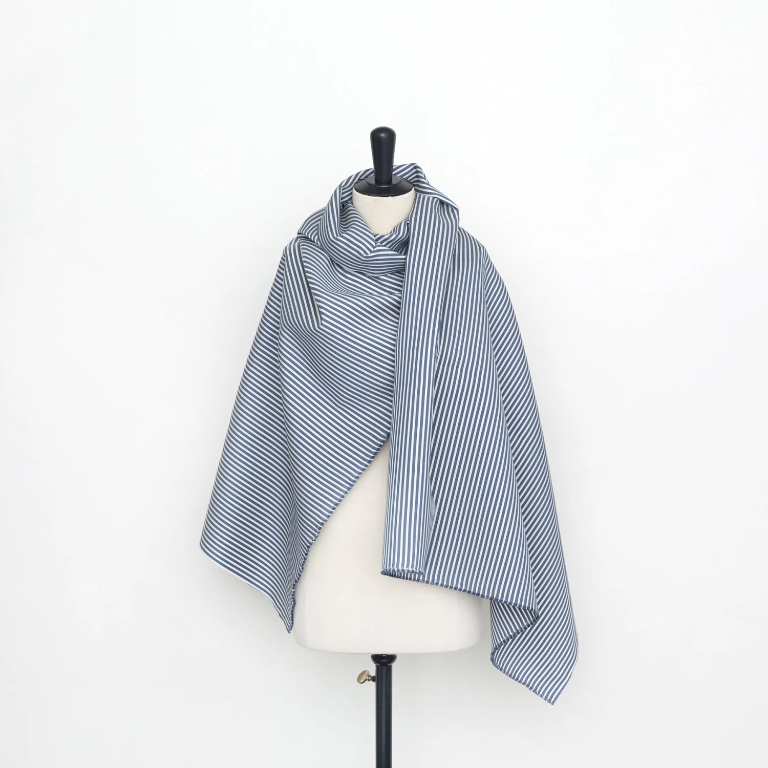 T22Z03908 | Textured Stripes Silk & Cotton 4 T22Z03908 | Textured Stripes Silk & Cotton - Image 2