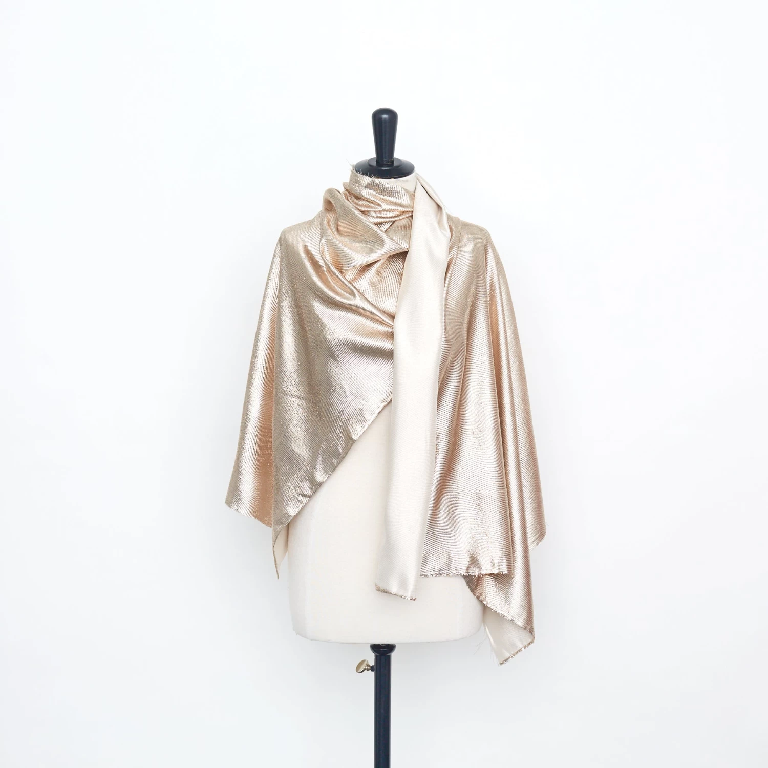 T22Z03924 | Liquid Wavy Lamé 4 T22Z03924 | Liquid Wavy Lamé - Image 2