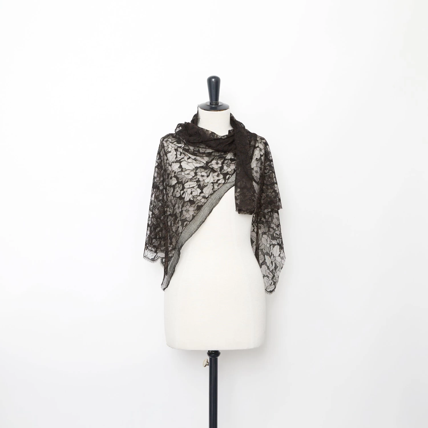 T23A05230 | Scalloped Floral Lace 4 T23A05230 | Scalloped Floral Lace - Image 2