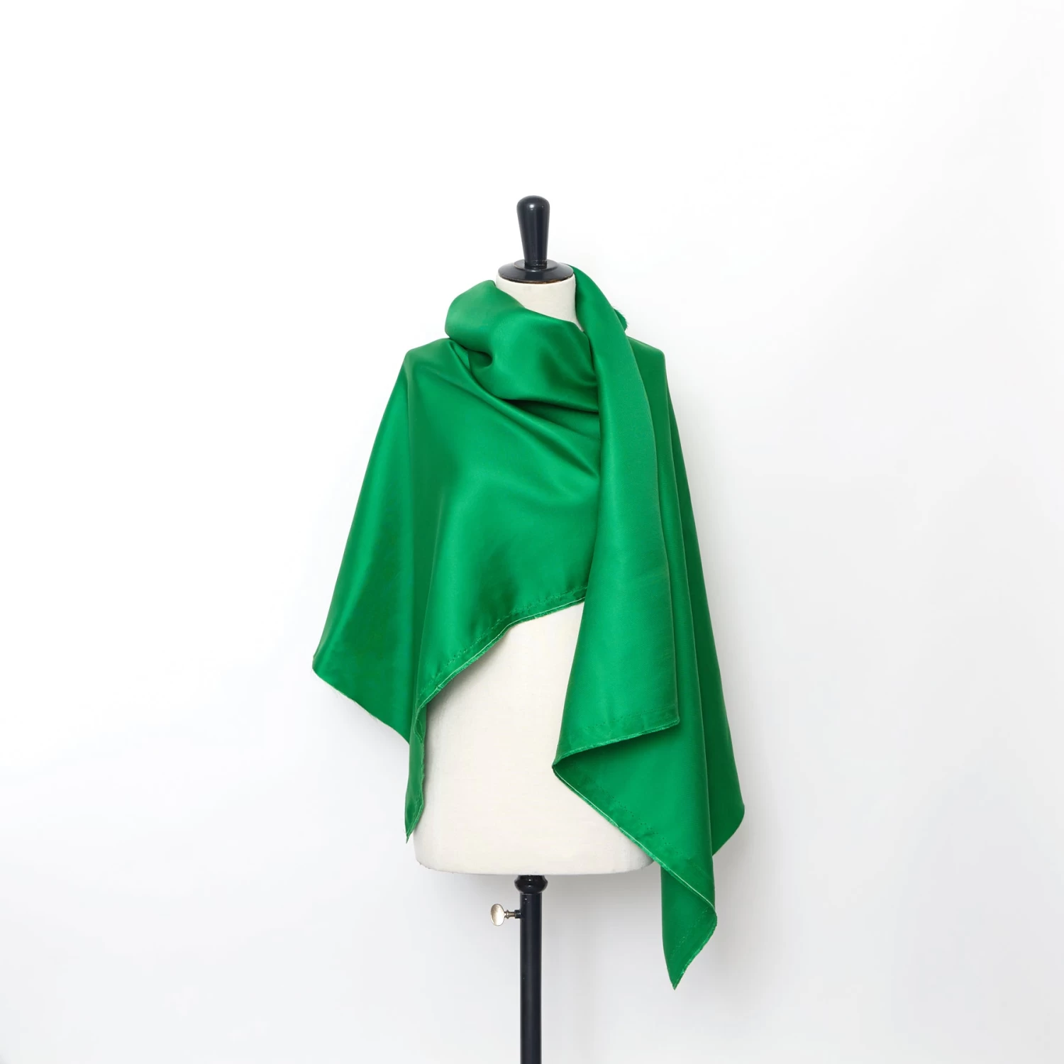 T23A05319 | Stiff Silk Twill 4 T23A05319 | Stiff Silk Twill - Image 2