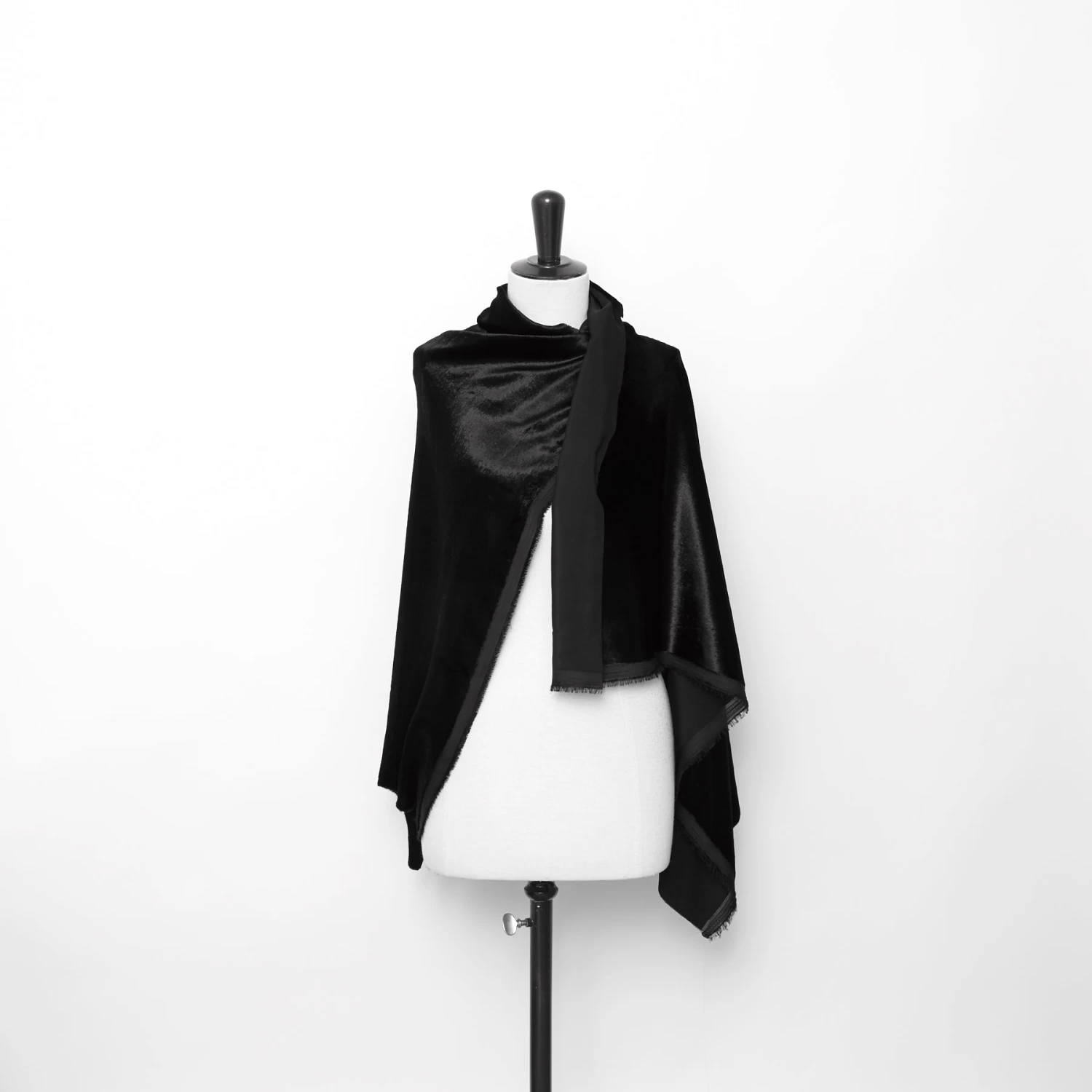 T23A05496 | Satin Viscose Velvet 4 T23A05496 | Satin Viscose Velvet - Image 2