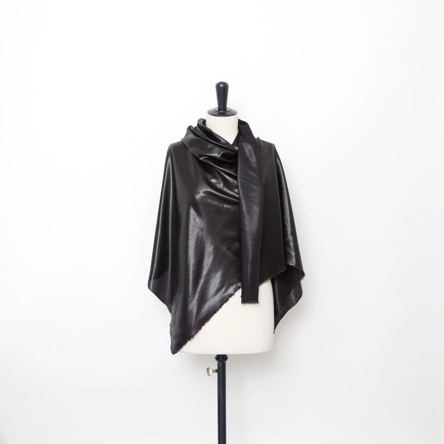 T23A05580 | Silk & Viscose Sparkling Lamé 4 T23A05580 | Silk & Viscose Sparkling Lamé - Image 2