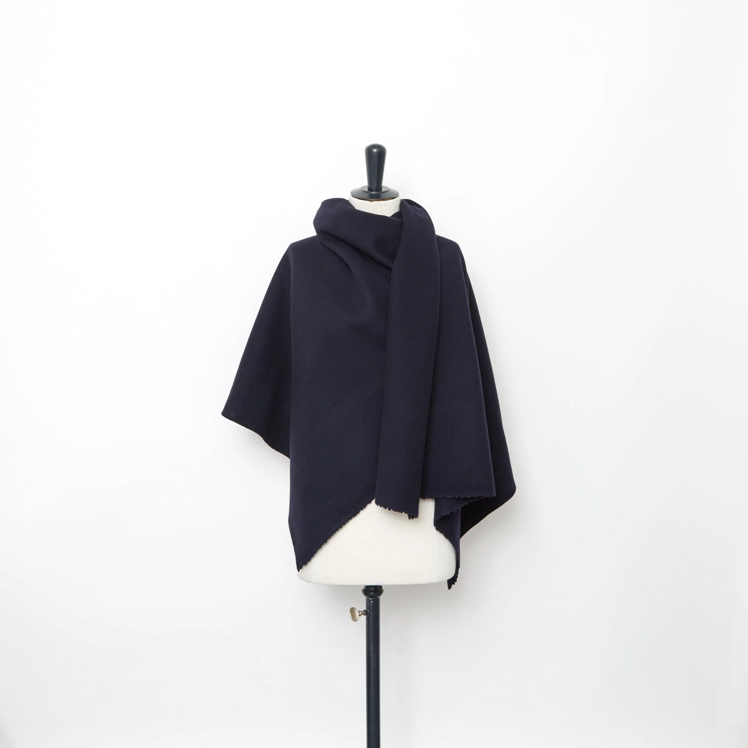 T23A05637 | Splittable Cashmere Drap 4 T23A05637 | Splittable Cashmere Drap - Image 2