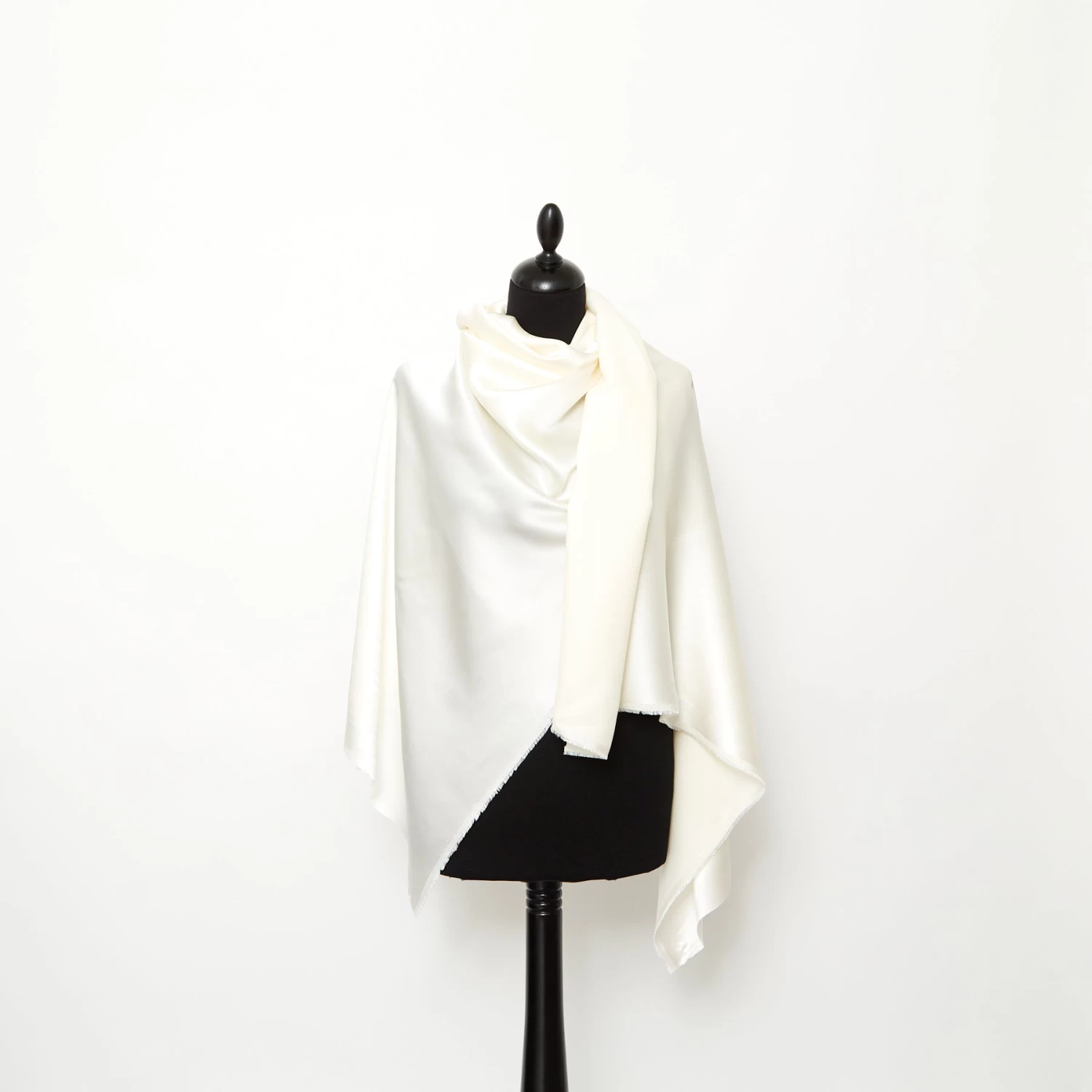 T23A06482 | Stretch Silk Satin 4 T23A06482 | Stretch Silk Satin - Image 2