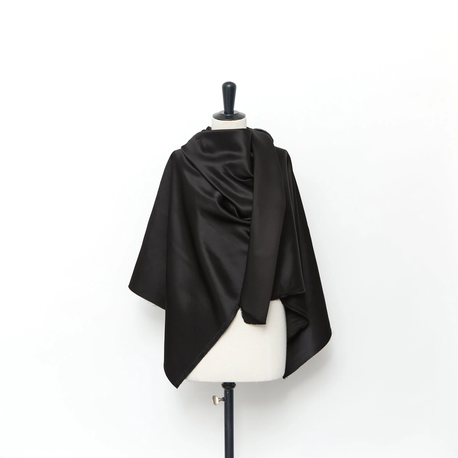 T23B06181 | Lustre Wool & Viscose Twill 4 T23B06181 | Lustre Wool & Viscose Twill - Image 2