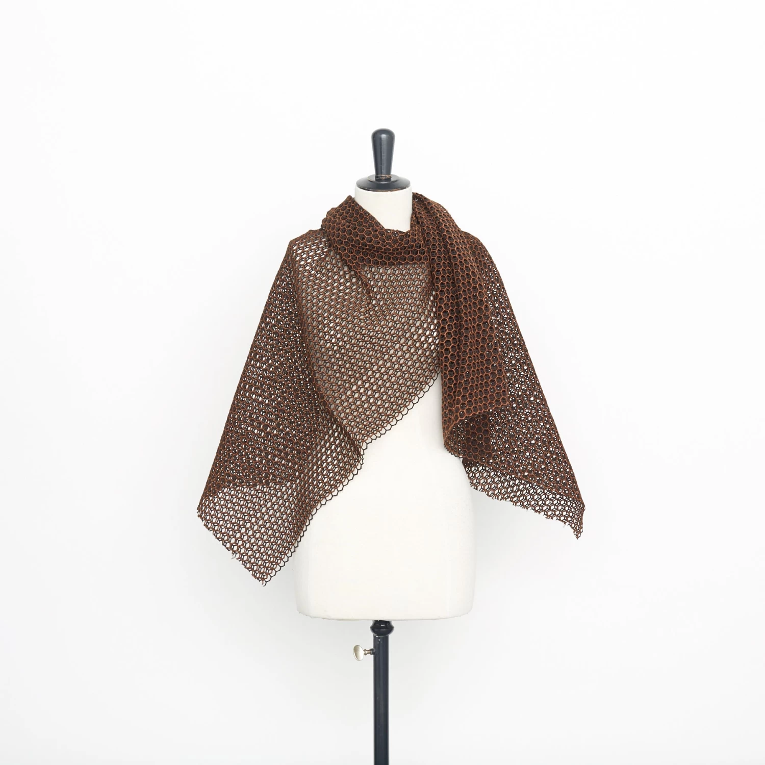 T23C04853 | Geometrical Macrame Guipure 113cm 4 T23C04853 | Geometrical Macrame Guipure 113cm - Image 2