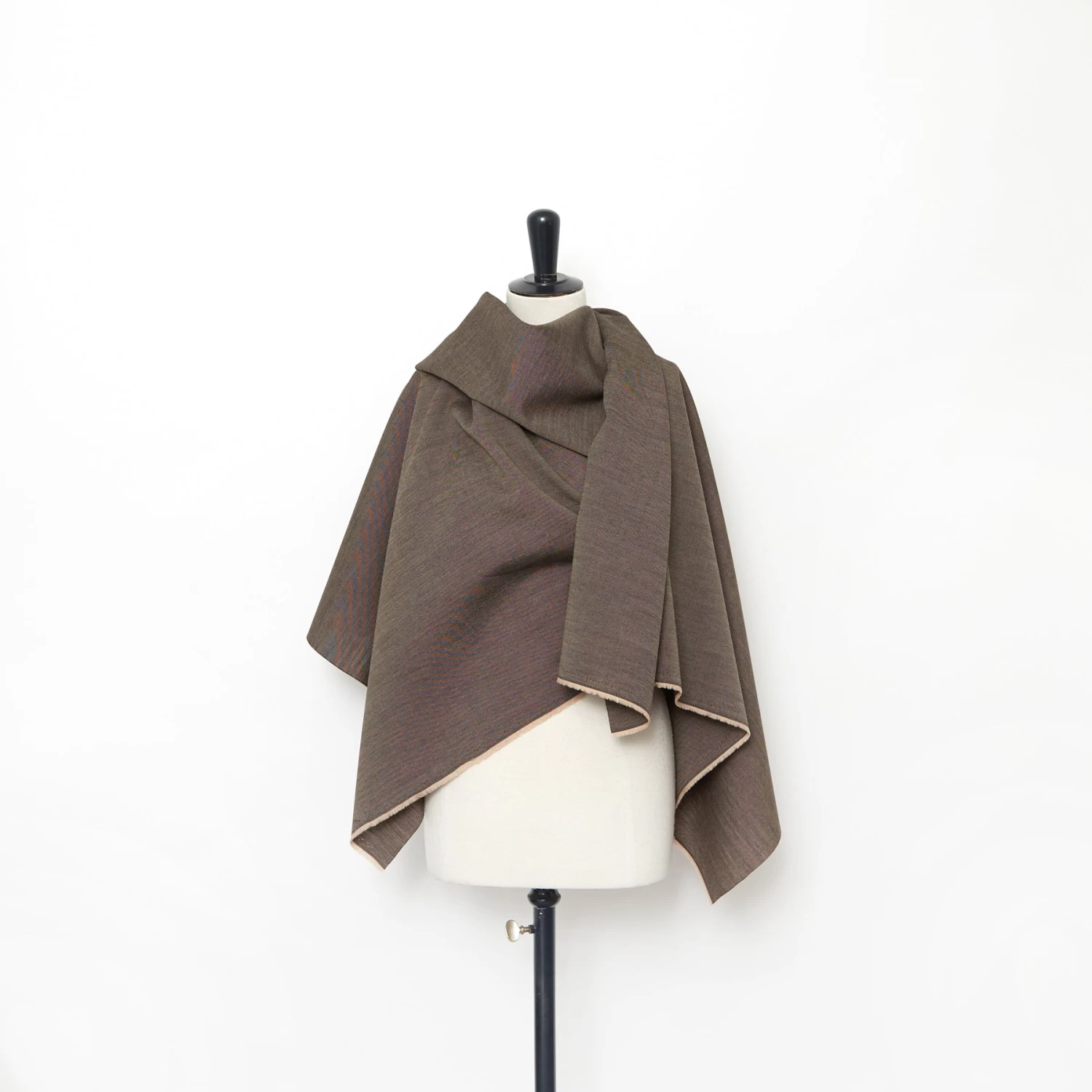 T23M05696 | Melange Wool & Silk Natté 4 T23M05696 | Melange Wool & Silk Natté - Image 2