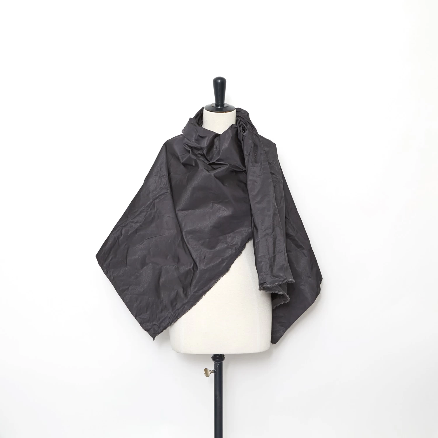 T23M05748 | Silk & Metal Fibers Radzimir Taffeta 5 T23M05748 | Silk & Metal Fibers Radzimir Taffeta - Image 3