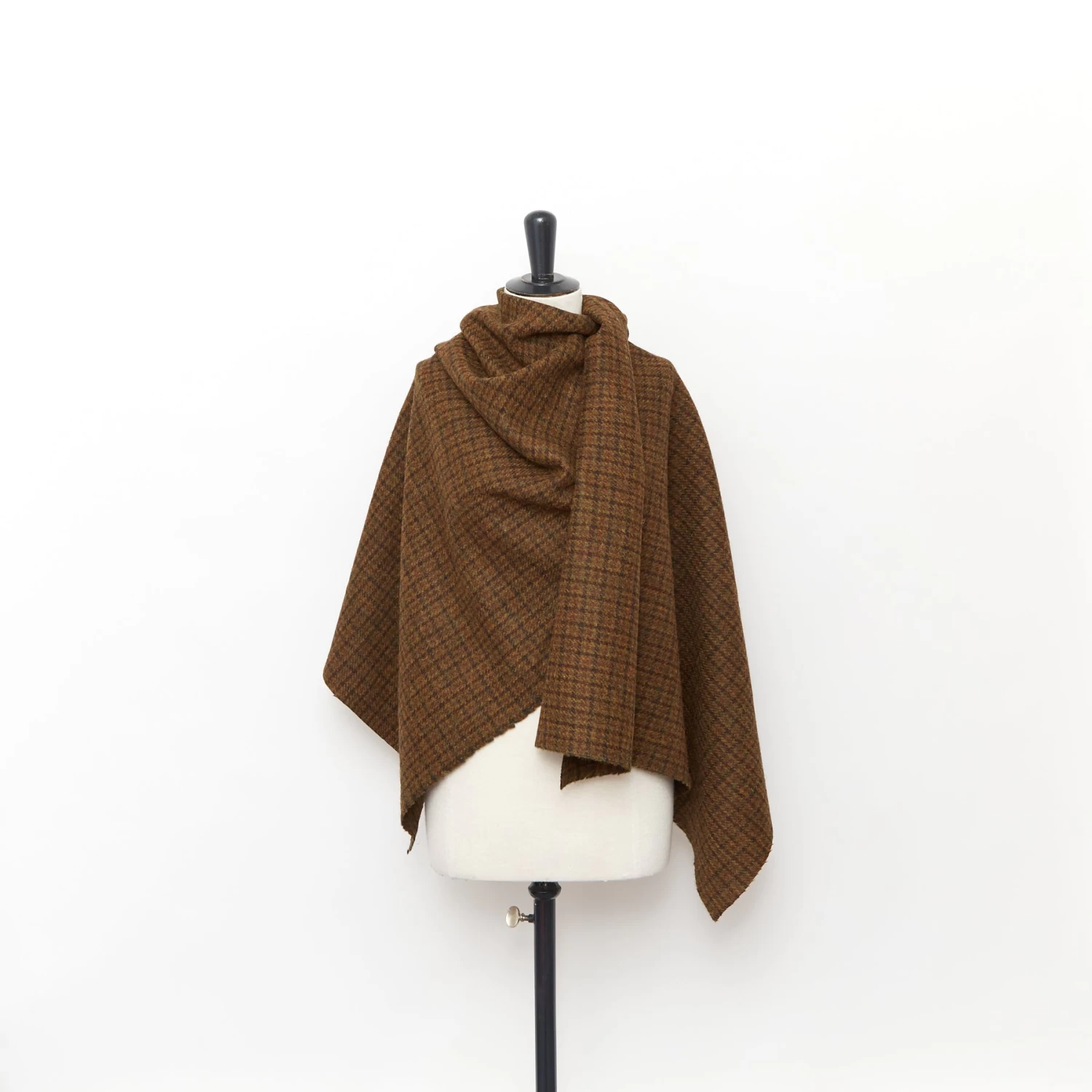 T23V05838 | Melange Wool Houndstooth 4 T23V05838 | Melange Wool Houndstooth - Image 2