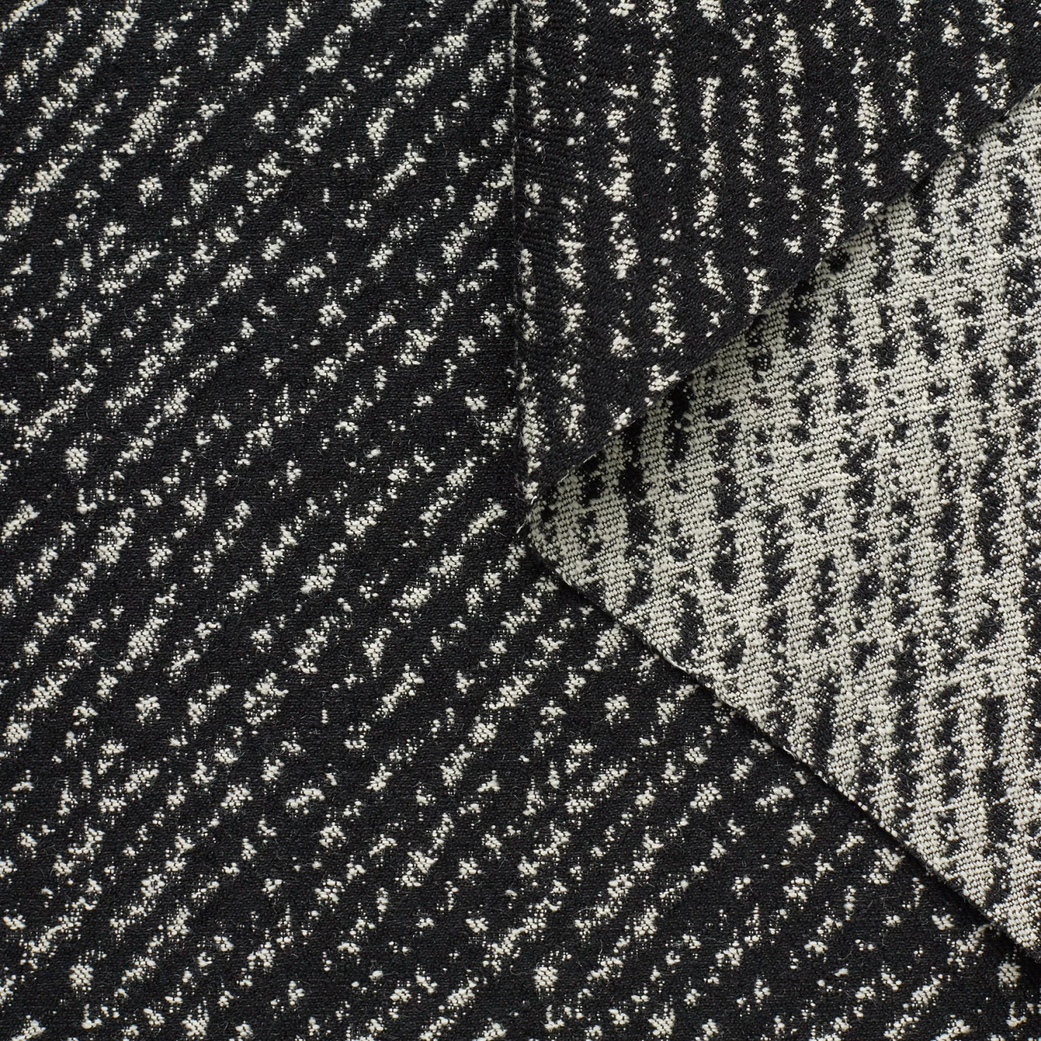 T23W04754 | Textured Diagonal Jacquard 3 T23W04754 | Textured Diagonal Jacquard