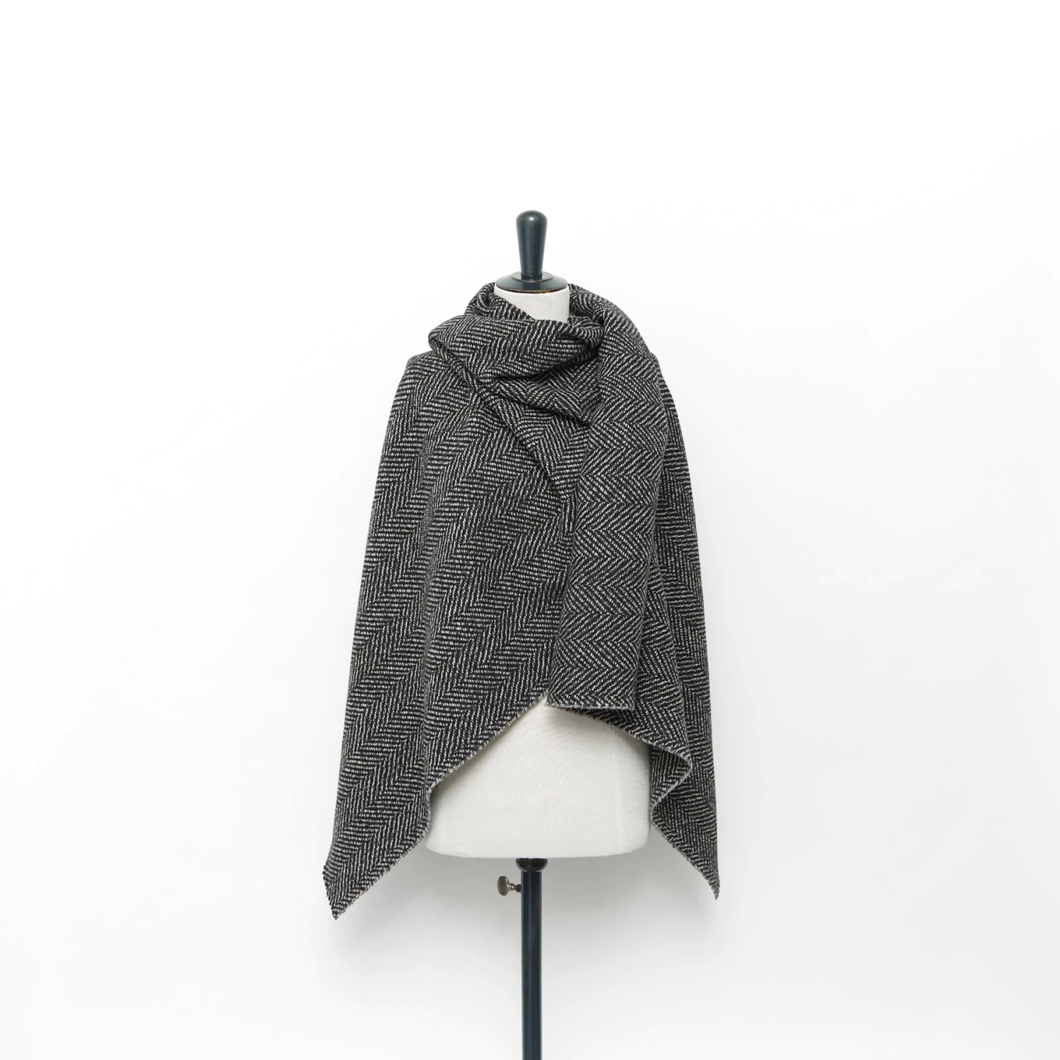 T24A09365 | Wool Herringbone Tweed 4 T24A09365 | Wool Herringbone Tweed - Image 2