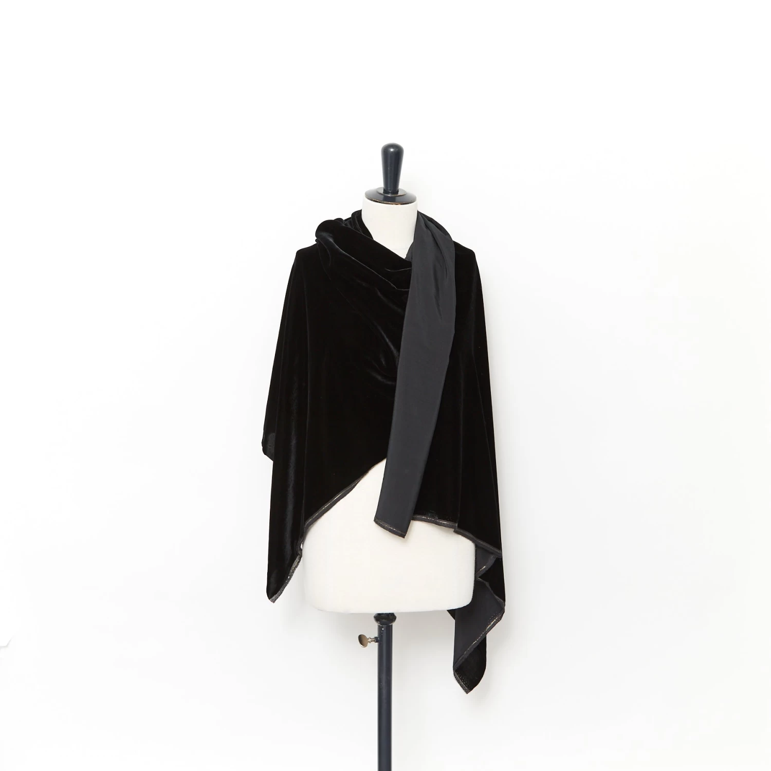 T24B06561 | Viscose & Silk Velvet 4 T24B06561 | Viscose & Silk Velvet - Image 2