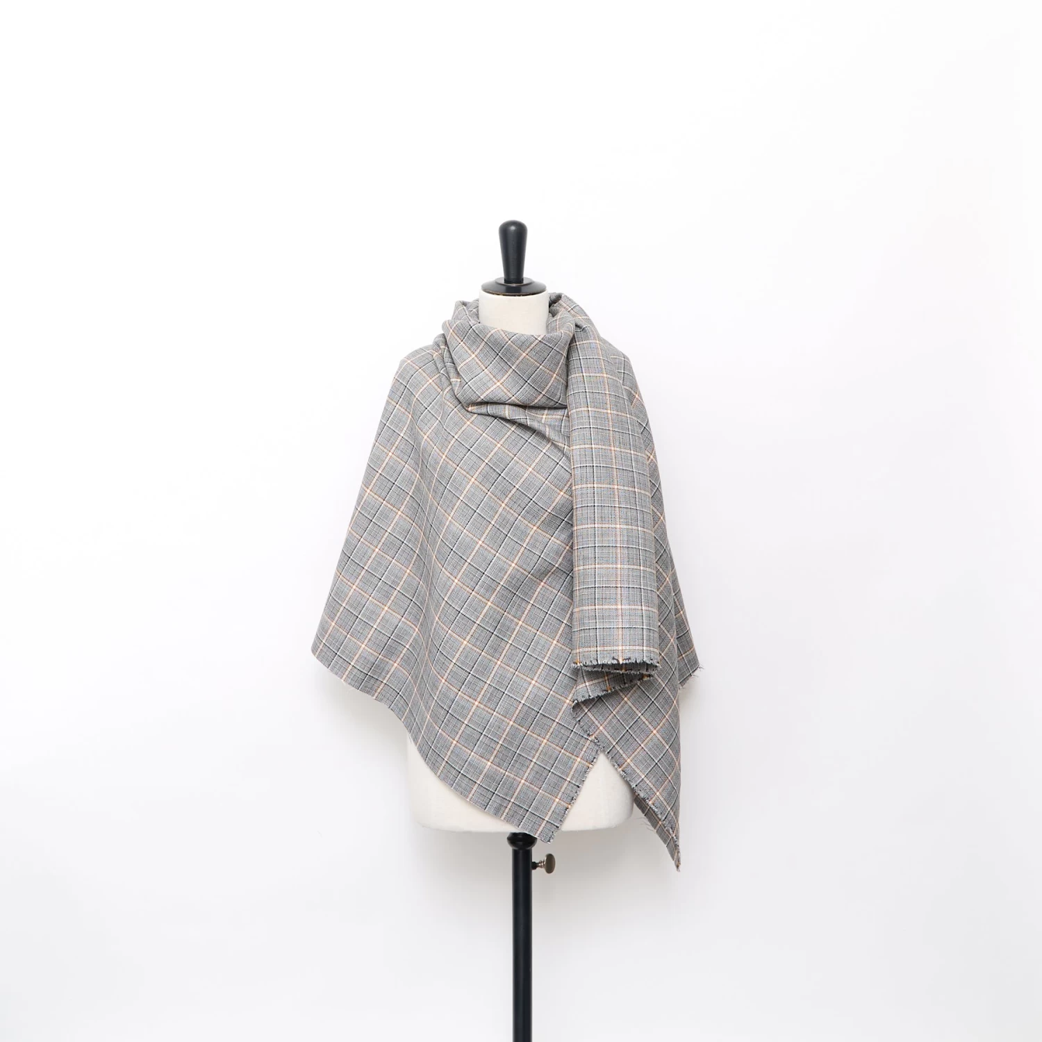 T24B10526 | Wool & Cotton Prince Of Wales 4 T24B10526 | Wool & Cotton Prince Of Wales - Image 2