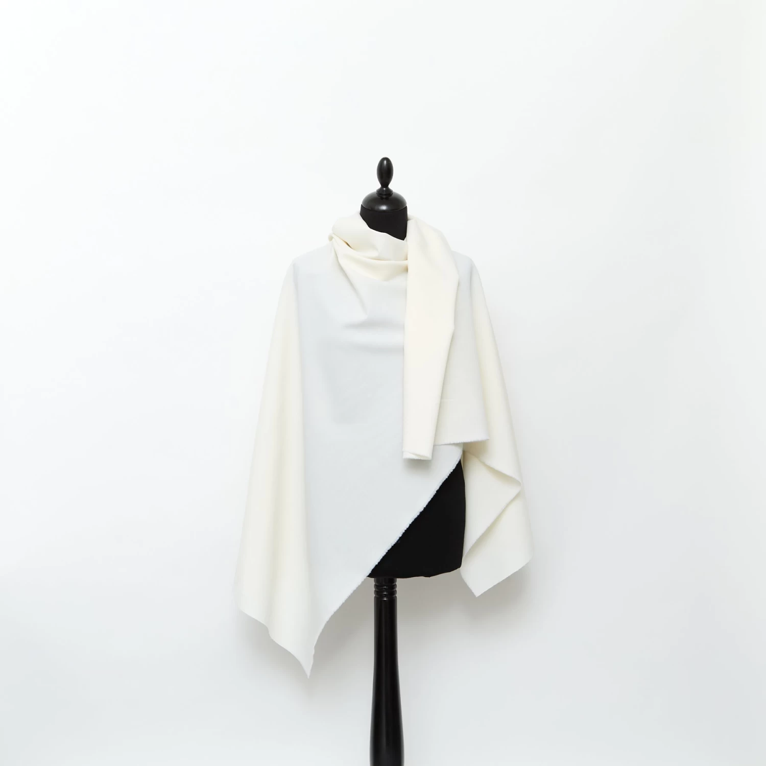 T24B10591 | Mohair Suiting 4 T24B10591 | Mohair Suiting - Image 2