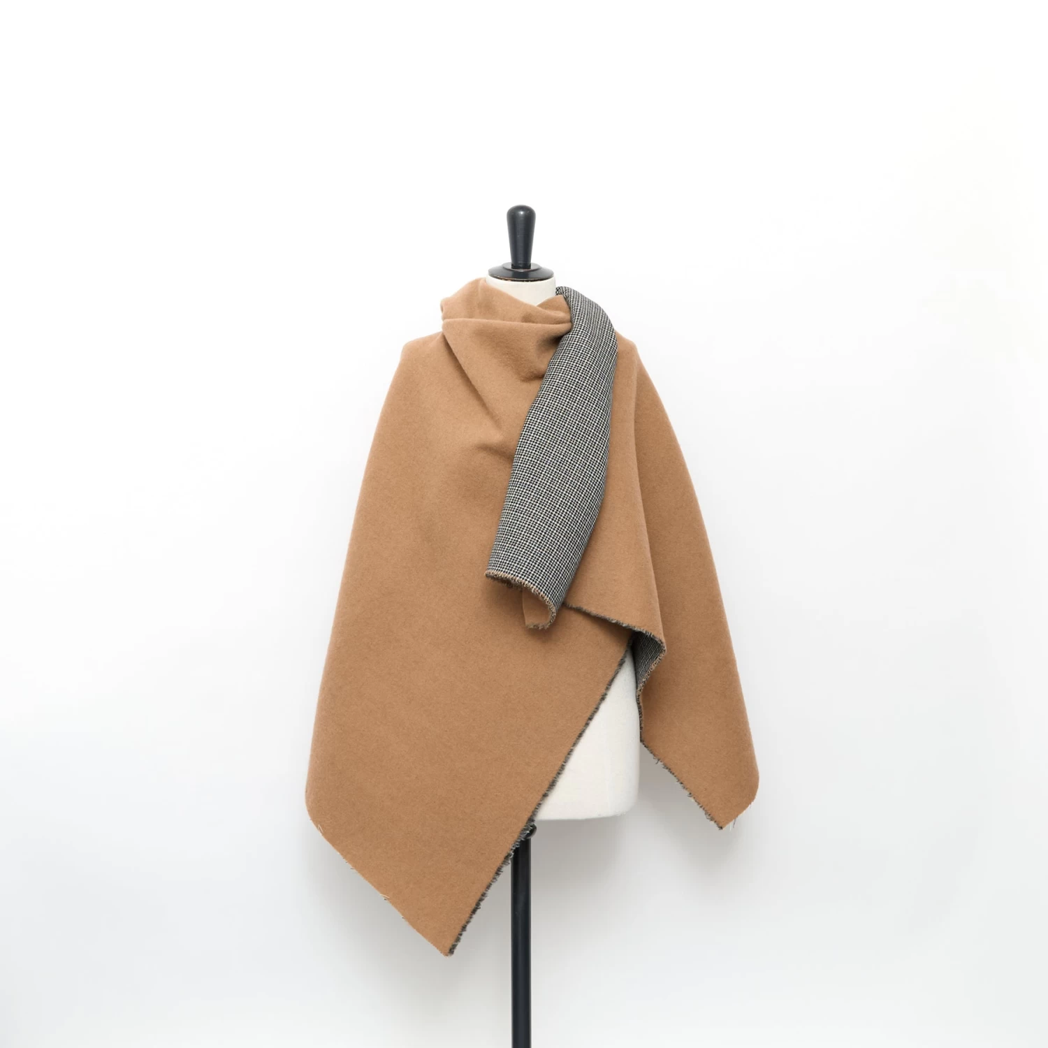 T24C10911 | Splittable Houndstooth Wool & Camel Drap RWS 4 T24C10911 | Splittable Houndstooth Wool & Camel Drap RWS - Image 2