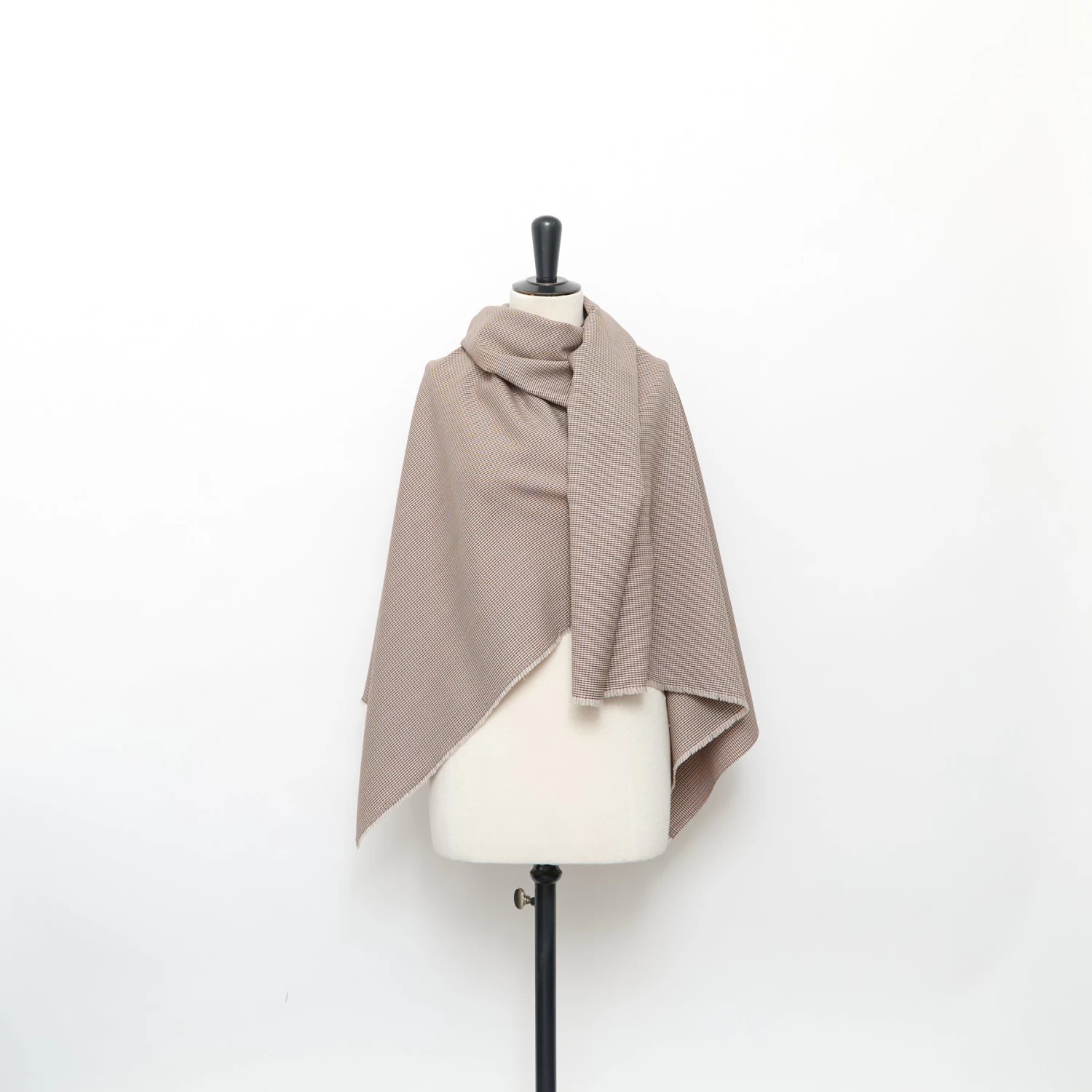 T24C10919 | Houndstooth Suiting Wool RWS 4 T24C10919 | Houndstooth Suiting Wool RWS - Image 2