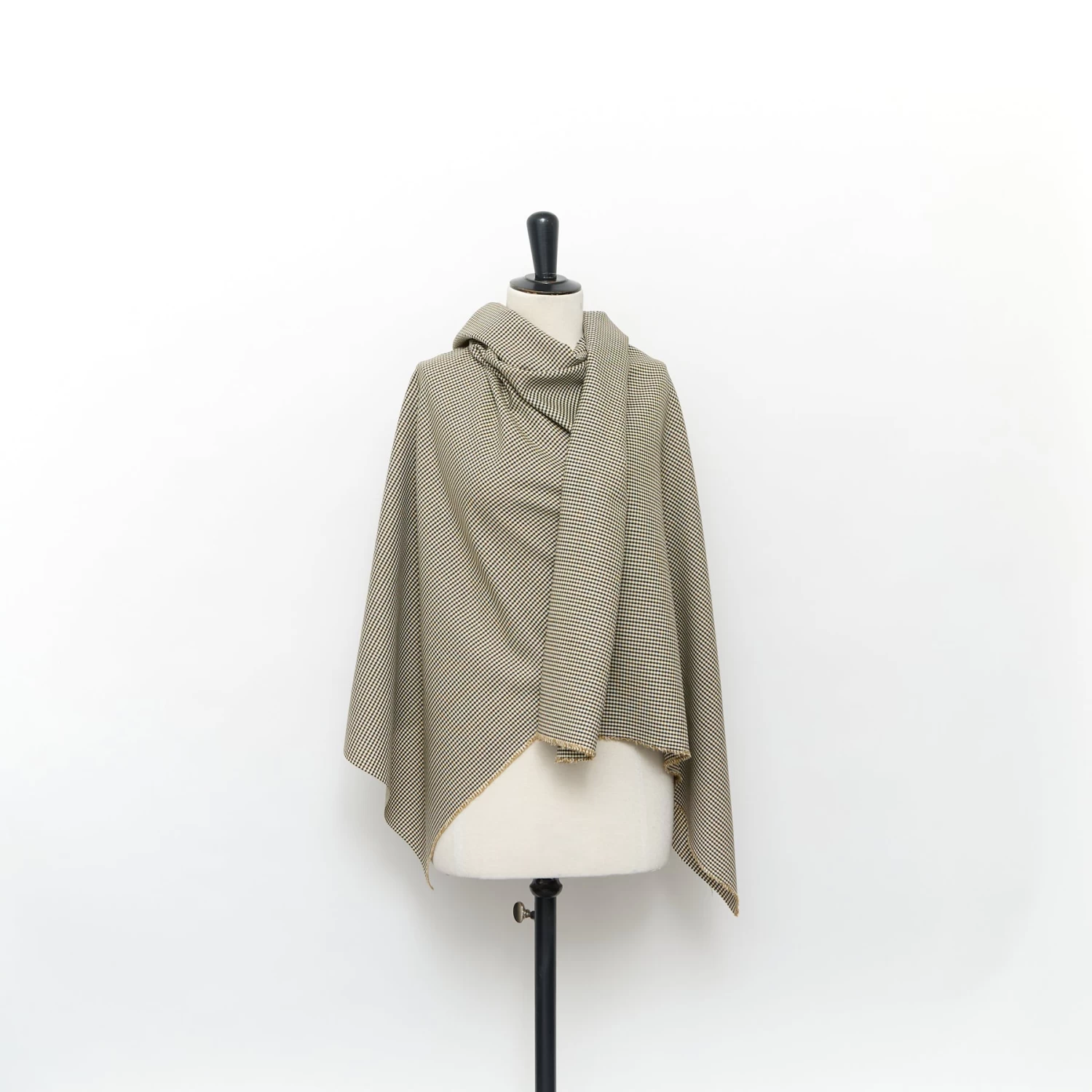 T24C10923 | Houndstooth Suiting Wool RWS 4 T24C10923 | Houndstooth Suiting Wool RWS - Image 2