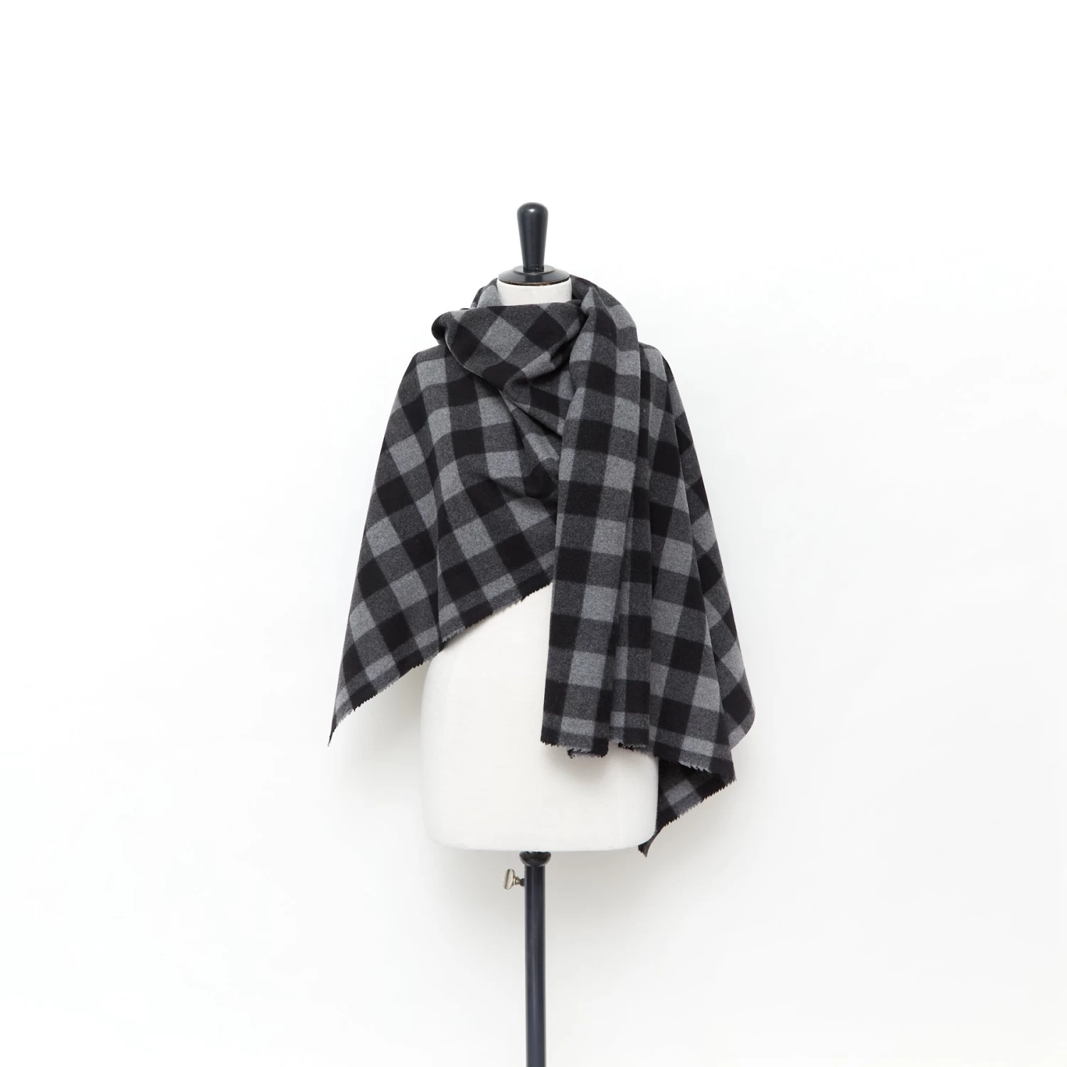 T24K08660 | Checked Wool Drap 4 T24K08660 | Checked Wool Drap - Image 2