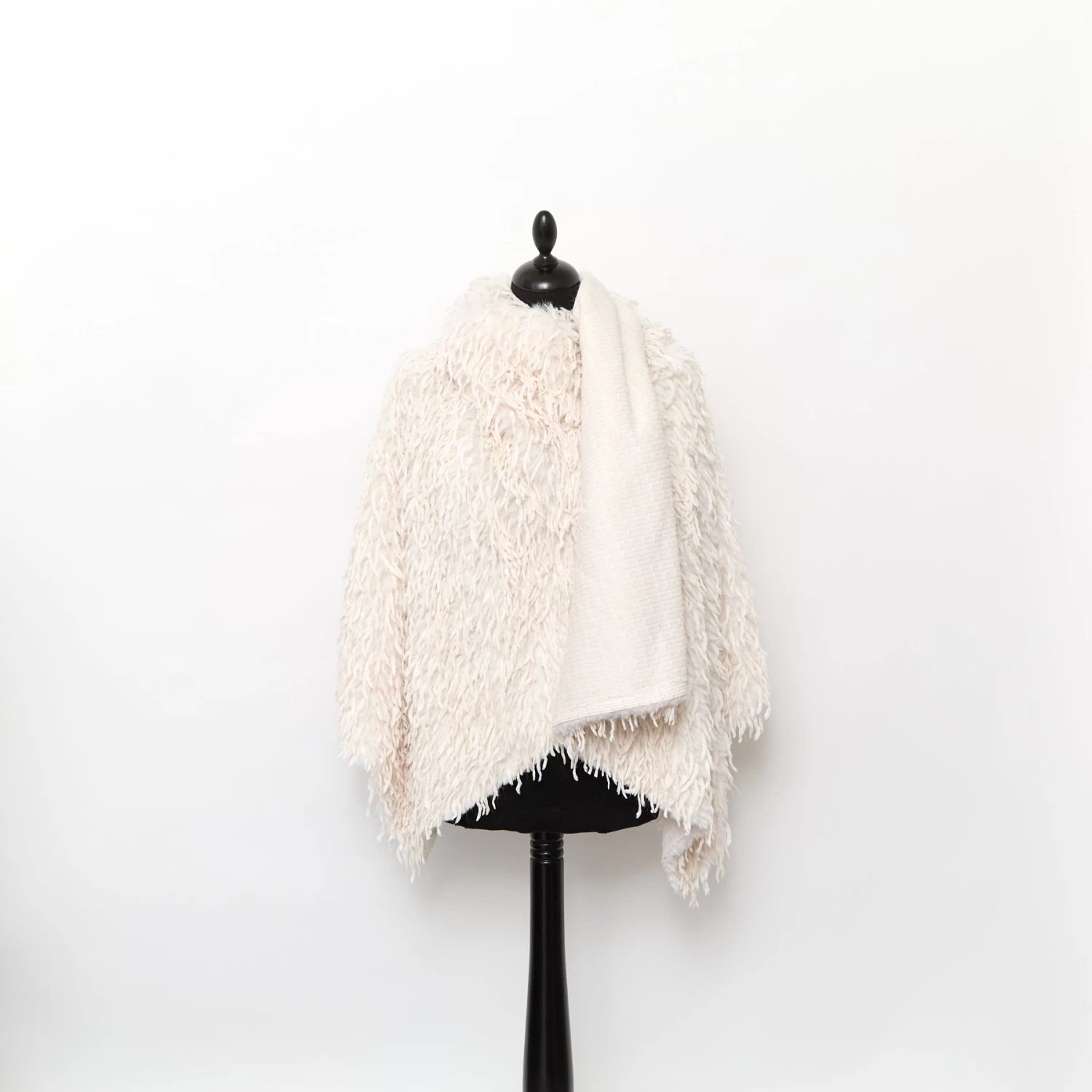 T24M09856 | Feather Like Fake Shearling 4 T24M09856 | Feather Like Fake Shearling - Image 2
