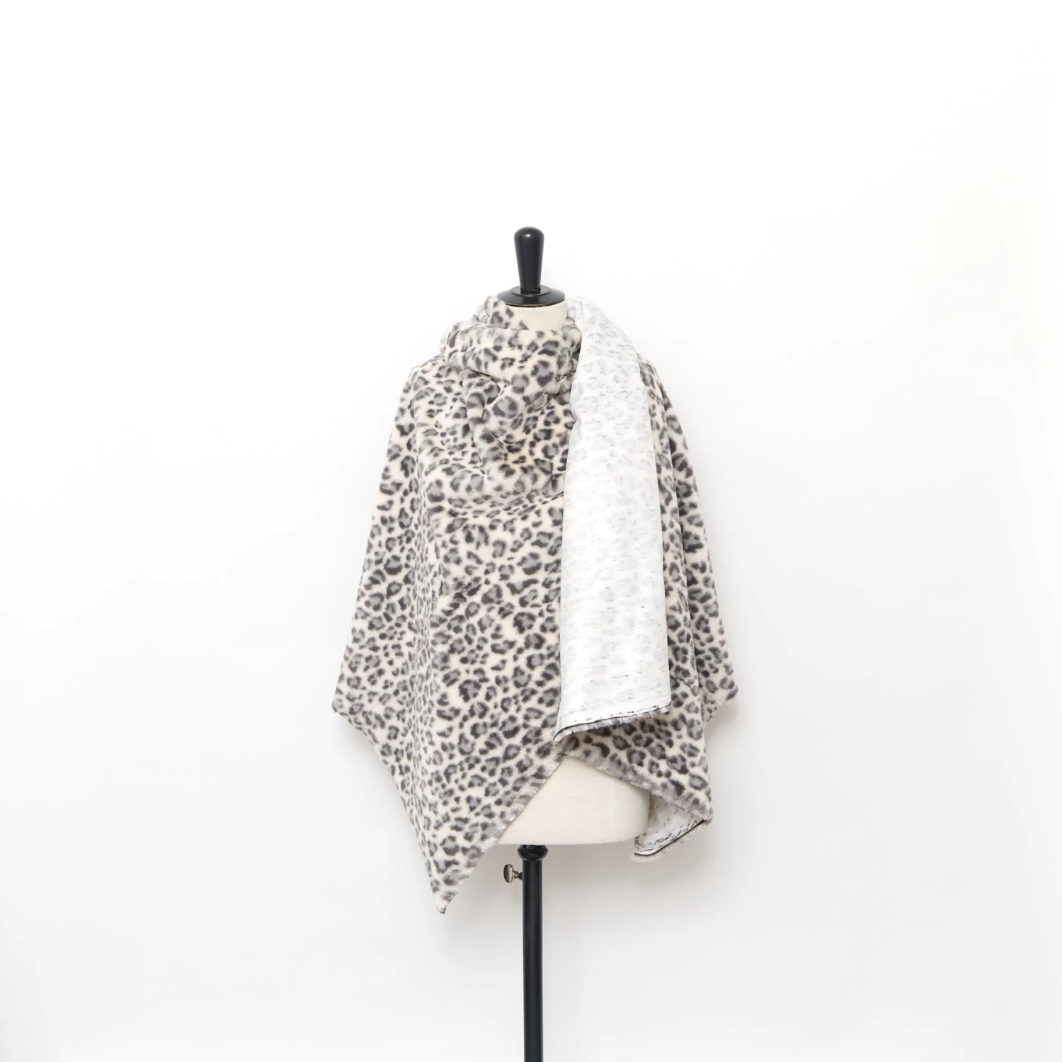 T24M09859 | Leo Faux Fur 4 T24M09859 | Leo Faux Fur - Image 2