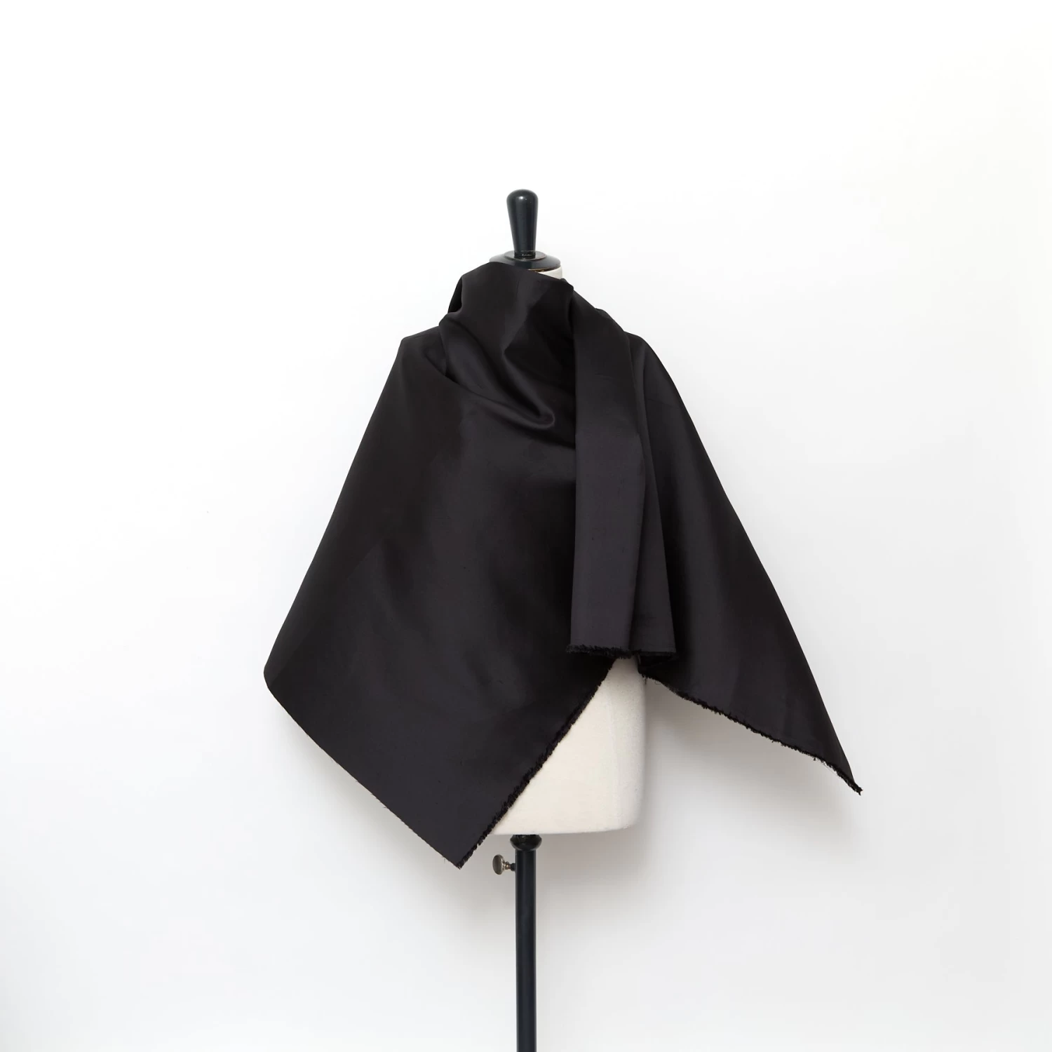 T24M10186 | Technical Silk Shantung 4 T24M10186 | Technical Silk Shantung - Image 2