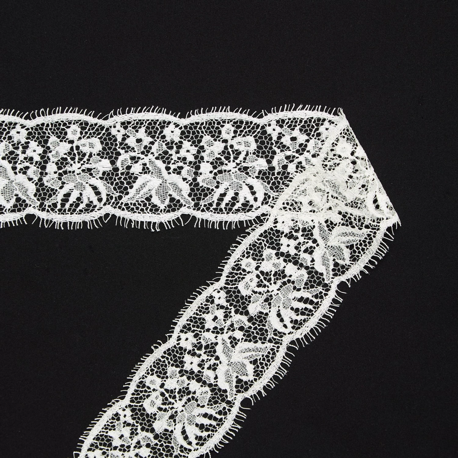 T24M10465 | Viscose Floral Galloon 6cm 4 T24M10465 | Viscose Floral Galloon 6cm - Image 2