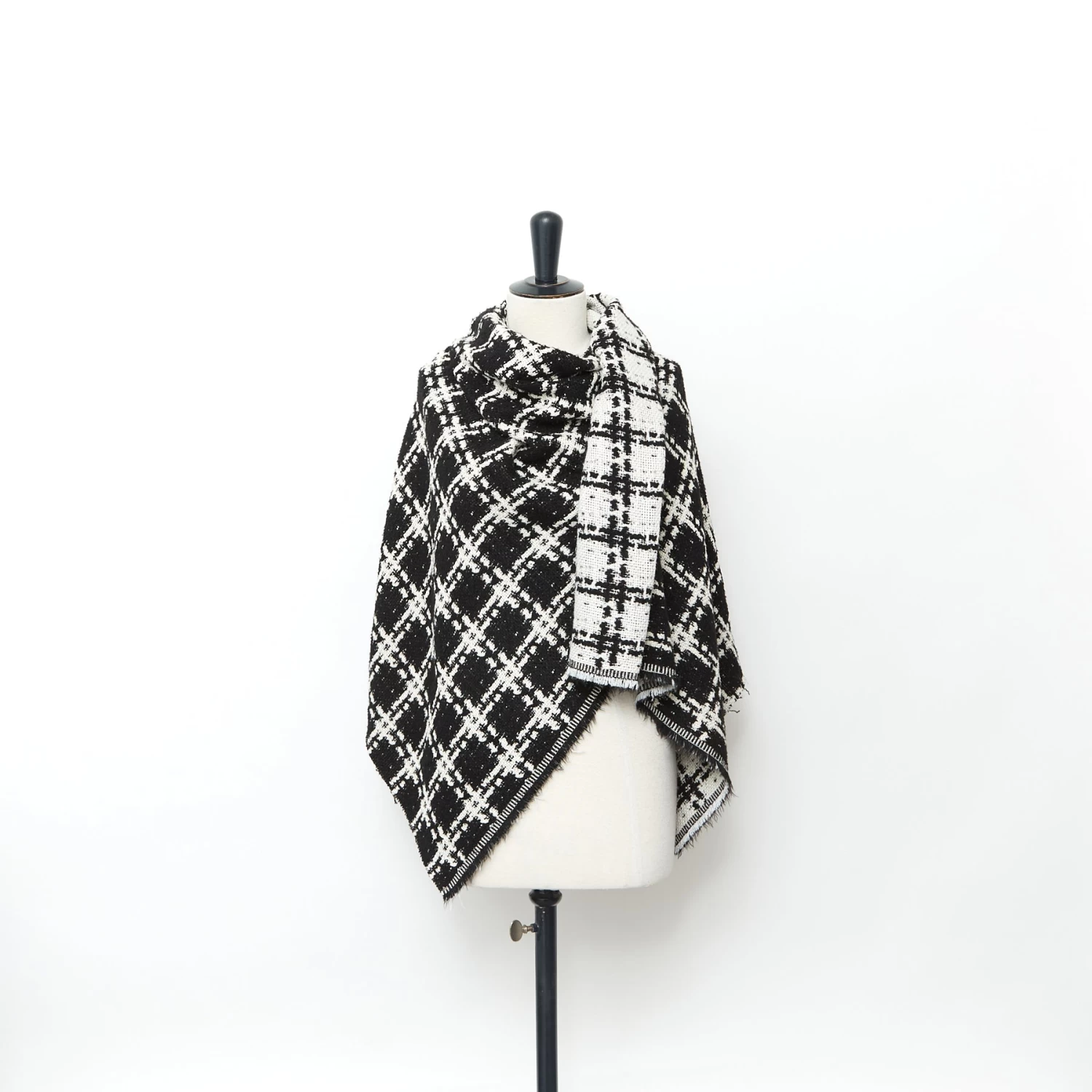 T24Y09593 | Checked Tweed 4 T24Y09593 | Checked Tweed - Image 2