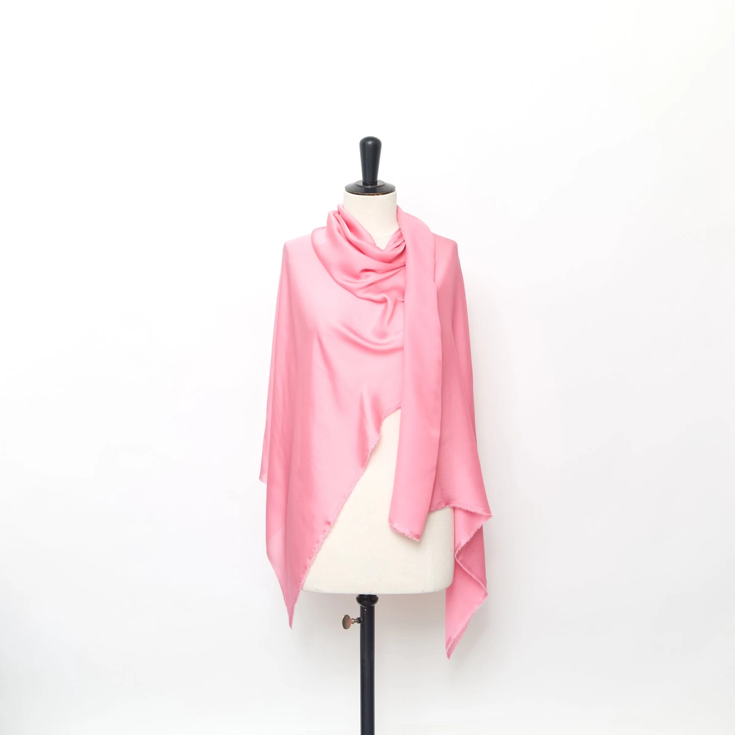 T24Y09606 | Silk Charmeuse 4 T24Y09606 | Silk Charmeuse - Image 2