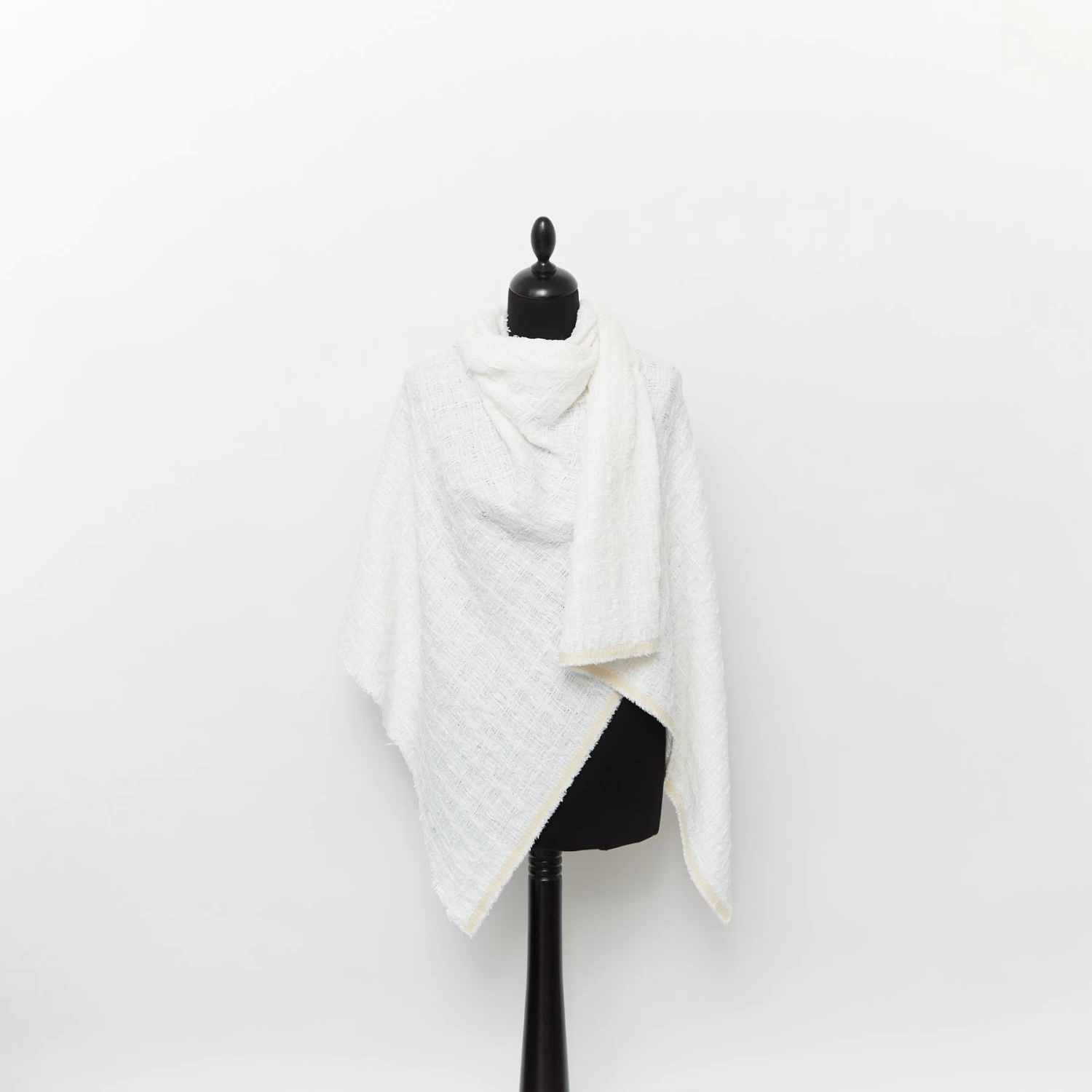 T24Y09640 | Fancy Gauzy Tweed 4 T24Y09640 | Fancy Gauzy Tweed - Image 2