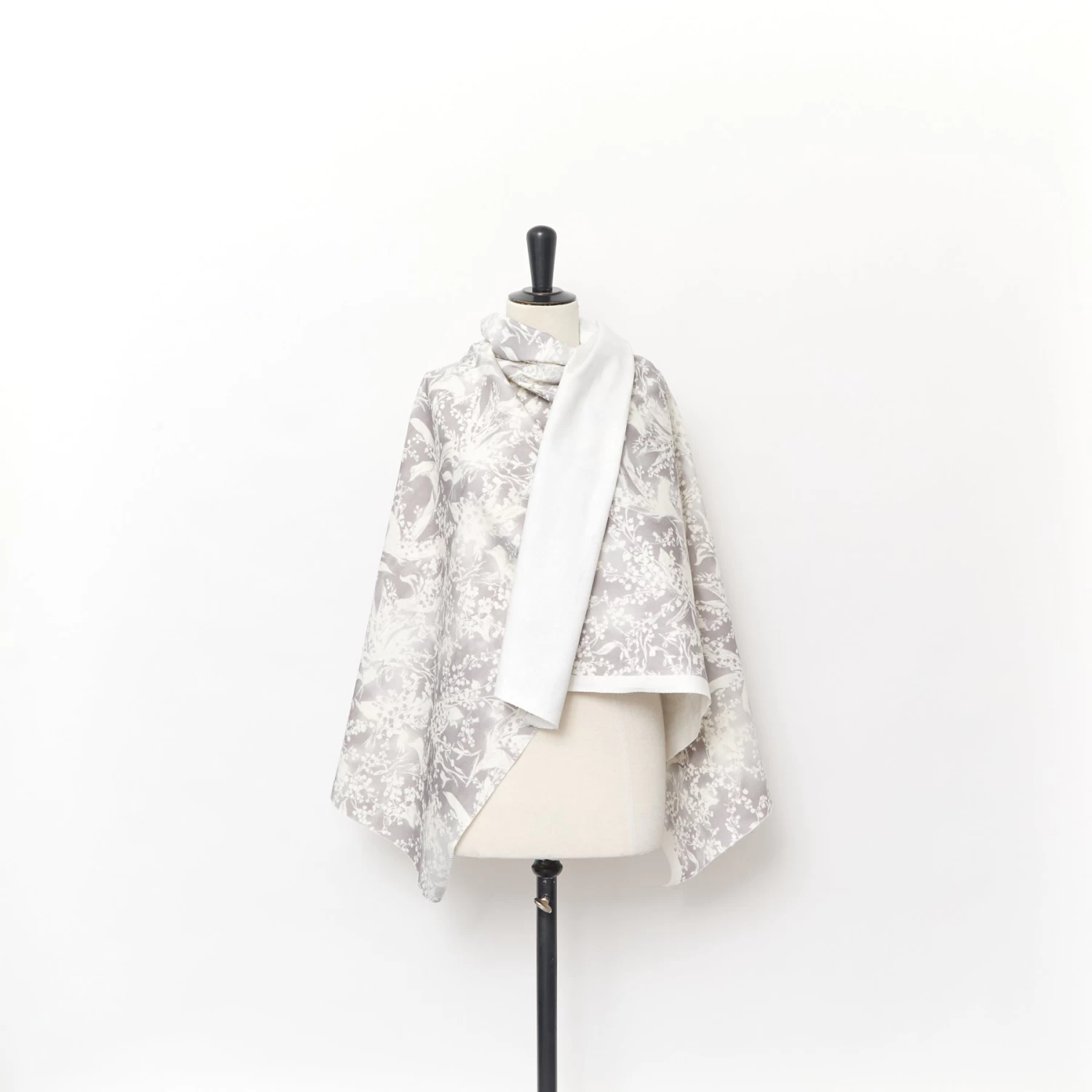 T25M11873 | Lily Printed Cotton Gabardine 4 T25M11873 | Lily Printed Cotton Gabardine - Image 2